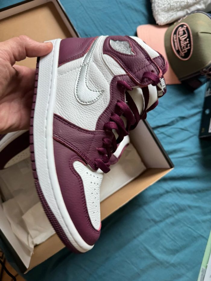 Air Jordan 1 Retro High OG Bordeaux – Taille 41 – Neuve avec boîte - photo numéro 4