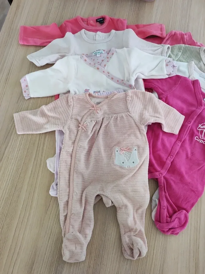Lot 8 pyjamas 1 mois - photo numéro 2