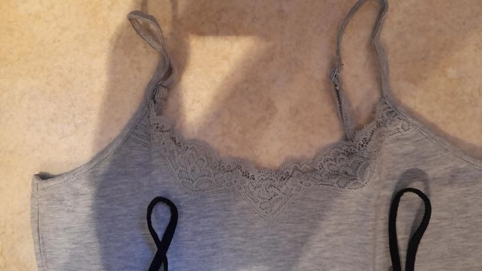 Lot de 2 débardeurs Taille 38/40 - photo numéro 2