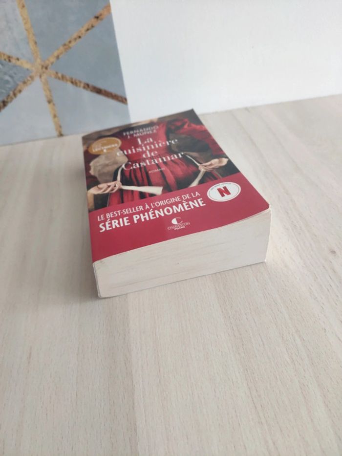 Livre poche la cuisinière de Castamar Munez - photo numéro 2