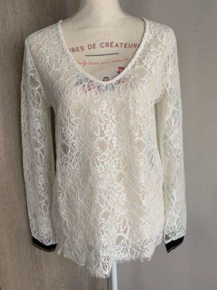 Haut dentelle fleuries