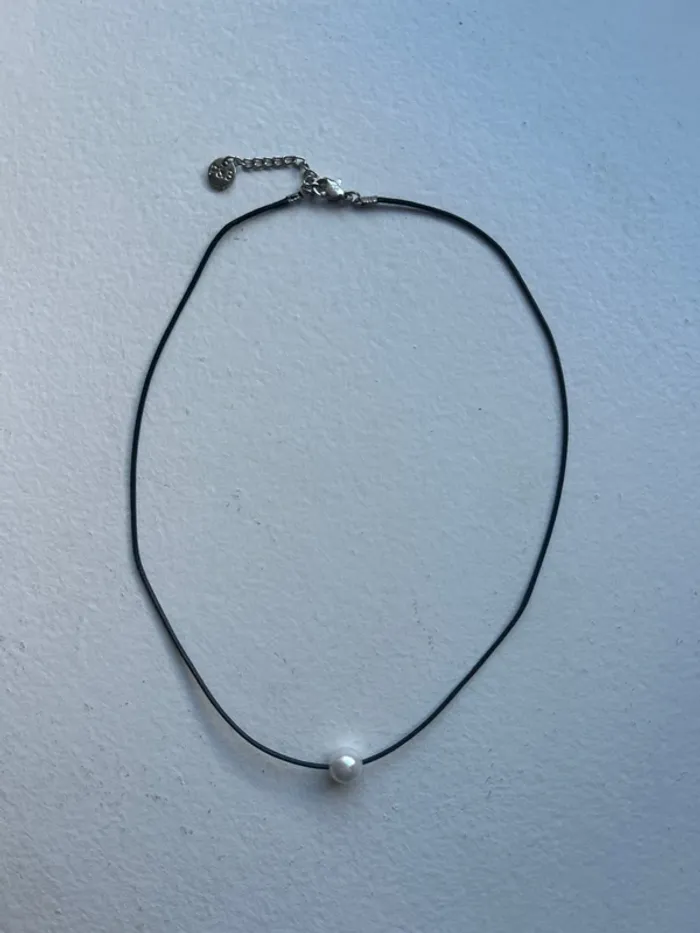 Collier ras-de-cou avec perle