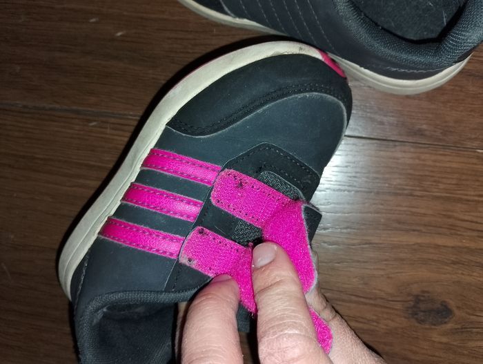 Basket adidas et sandalette p.25 - photo numéro 8