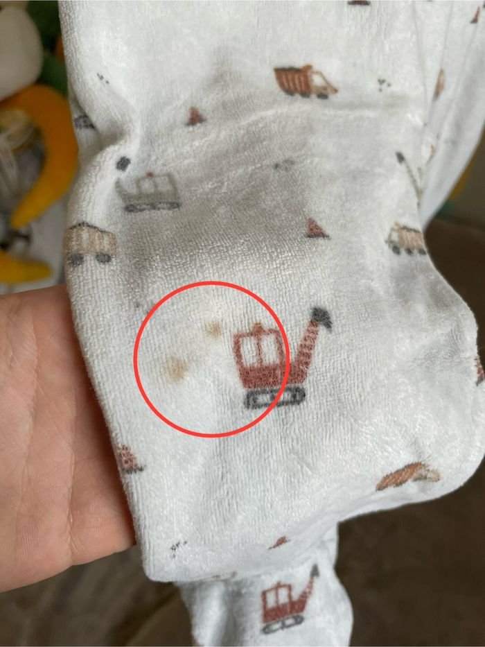 Lot de 2 pyjamas velours tachés - photo numéro 6