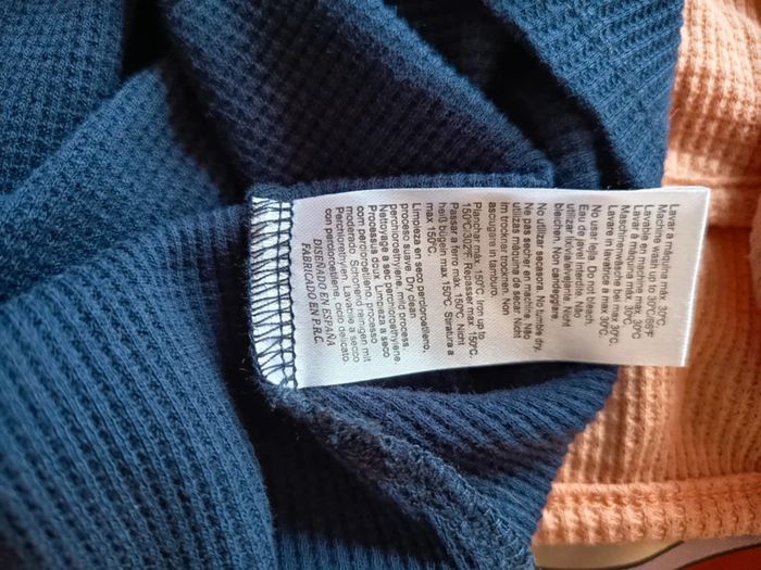 Robe courte. Sans manches. Marque Pinepo (966) - photo numéro 6