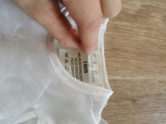 Jolie robe de cérémonie blanche 3 mois - photo numéro 4