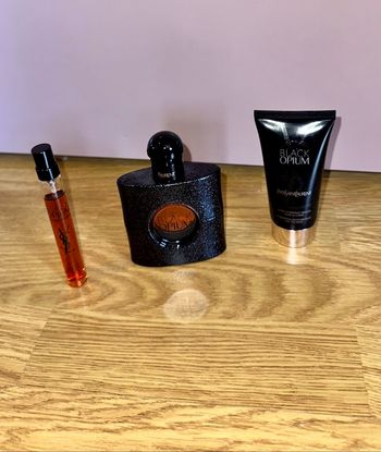 Lot 3 produits Yves Saint Laurent Black Opium - Parfum + crème pour les mains