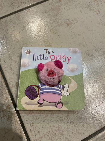 Livre Marionnette This Little Piggy (en anglais)