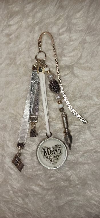 Marque page ou bijoux de sac " Merci maîtresse "
