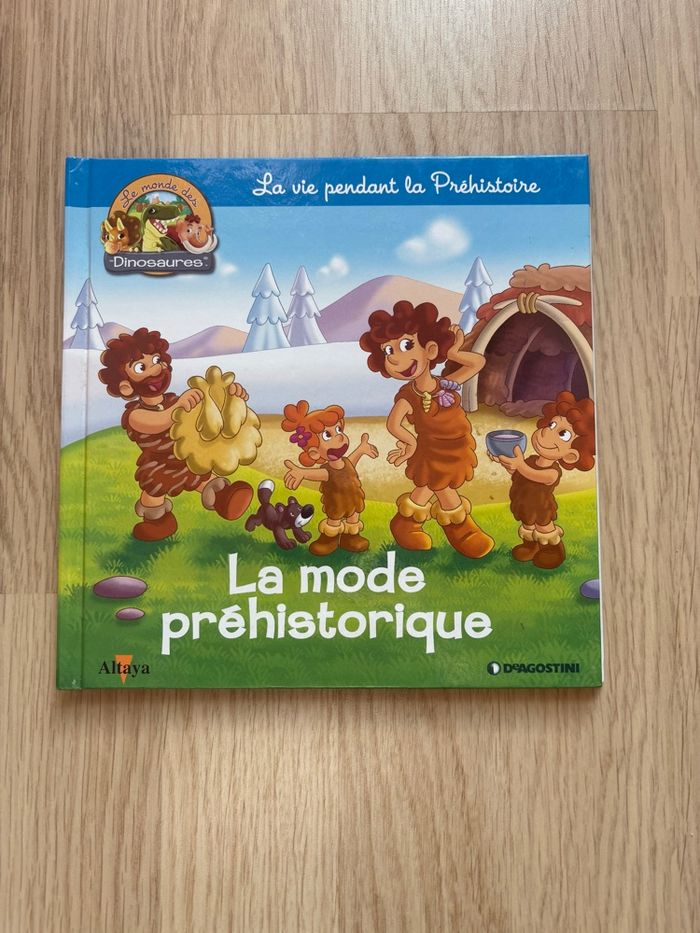 Livre le monde des dinosaures « La mode préhistorique »