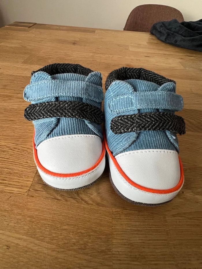 Chaussure bébé - photo numéro 2