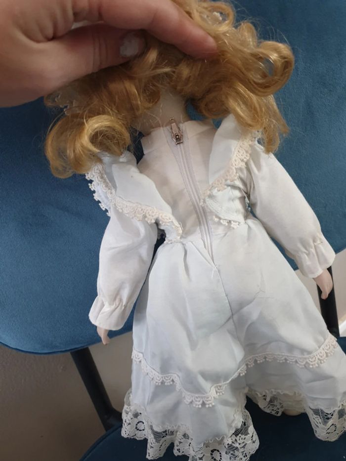 Poupée en porcelaine - photo numéro 7