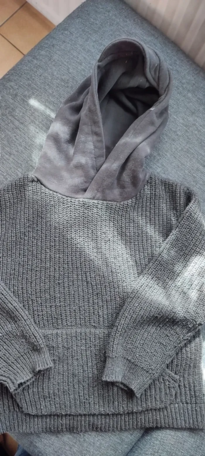Pull avec capuche garçon - photo numéro 2