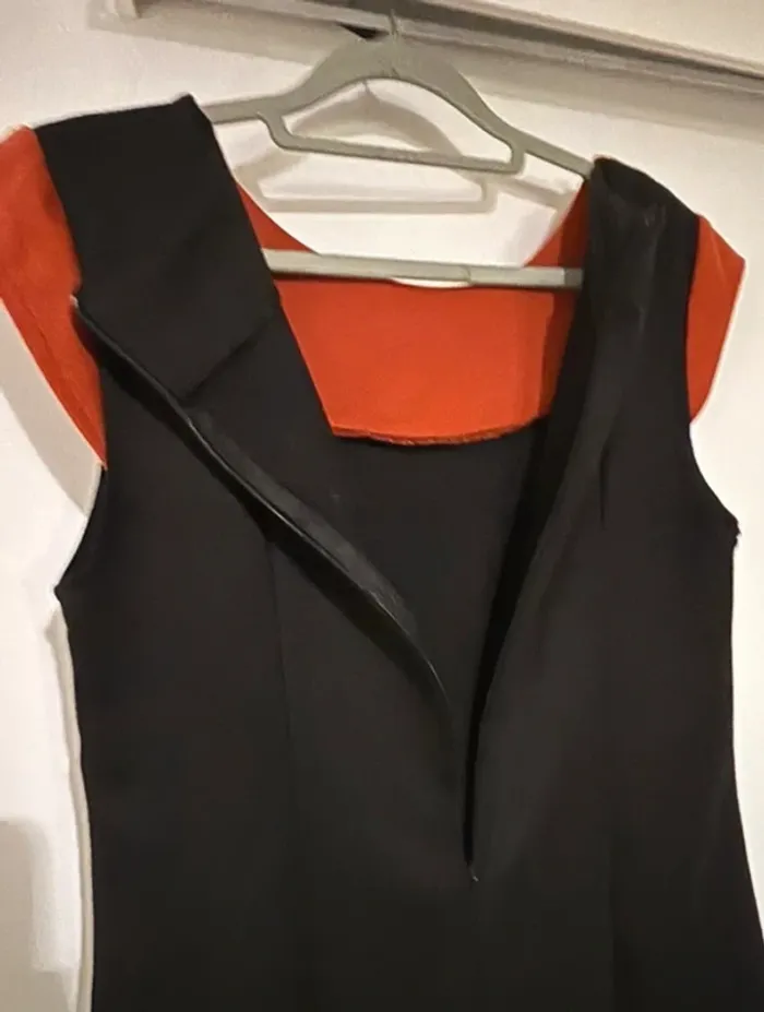 Robe noire et rouge élégante – taille L - photo numéro 5
