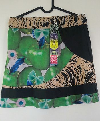 Très belle jupe NEUVE motifs pommes