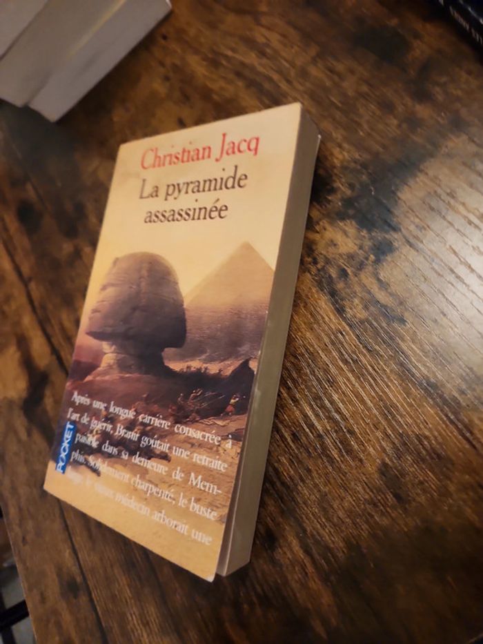 Livre : La pyramide assassinée - photo numéro 4