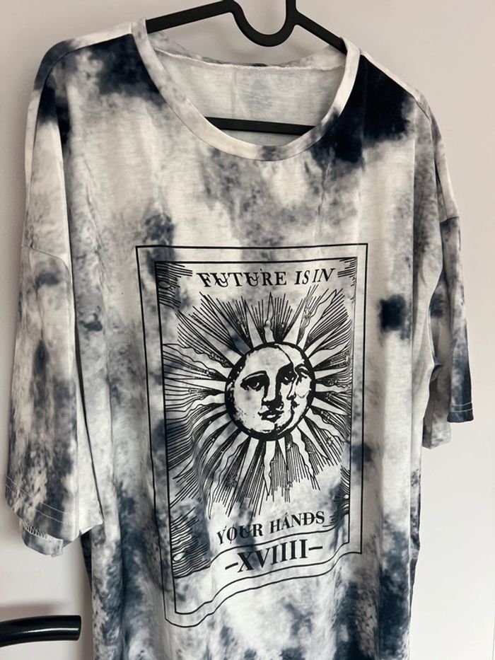 Tee-shirts loose femme taille 40/42 thème Astral - photo numéro 2