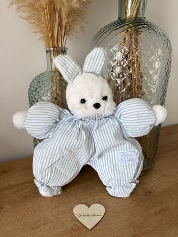 Lapin à rayures bleu blanc  très bon état 