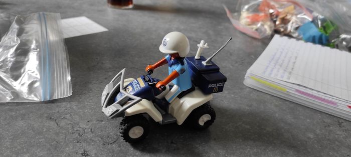 (A79) Playmobil quad police à friction - photo numéro 2