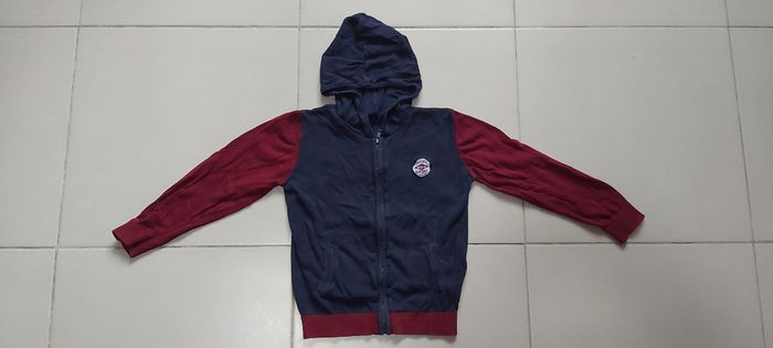 Gilet zippé à capuche 8 ans