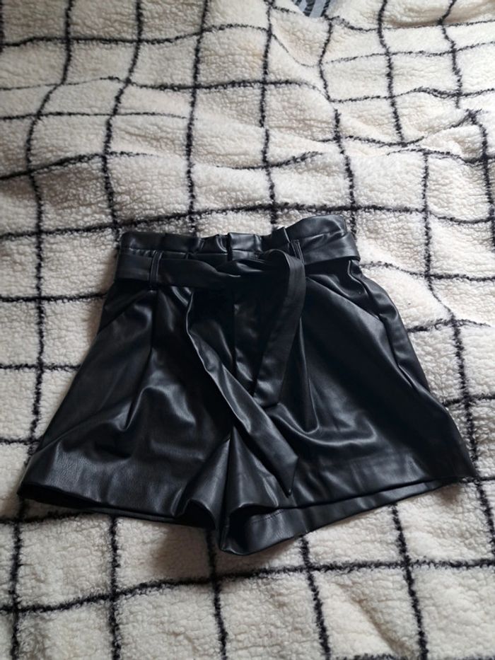 Short simili cuir Zara taille 34
