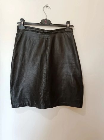 C1 Jupe cuir noire 40