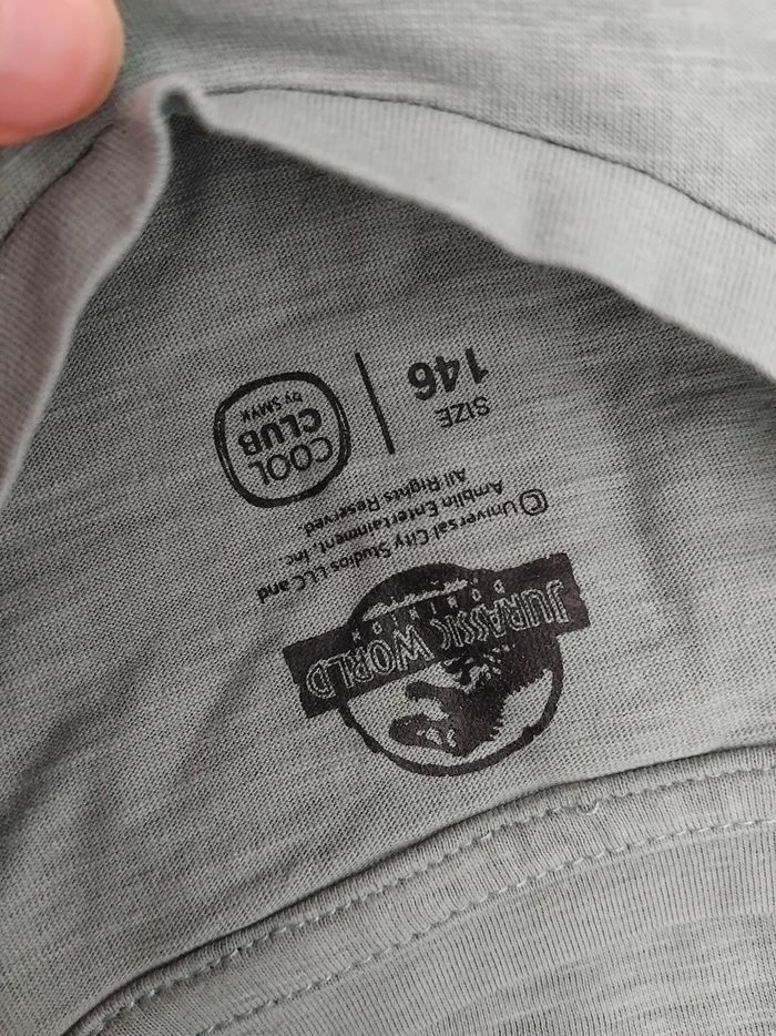 Tee-shirt jurassic world neuf avec étiquettes, 11 ans - photo numéro 4