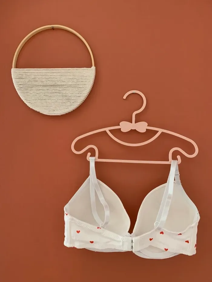 Soutien-gorge blanc à coeurs rouges – Taille 75C - photo numéro 2