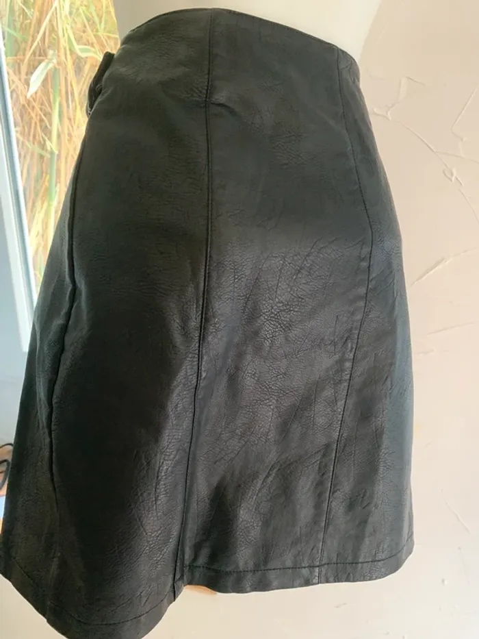 Jupe Camaïeu simili noir taille 38 - photo numéro 9