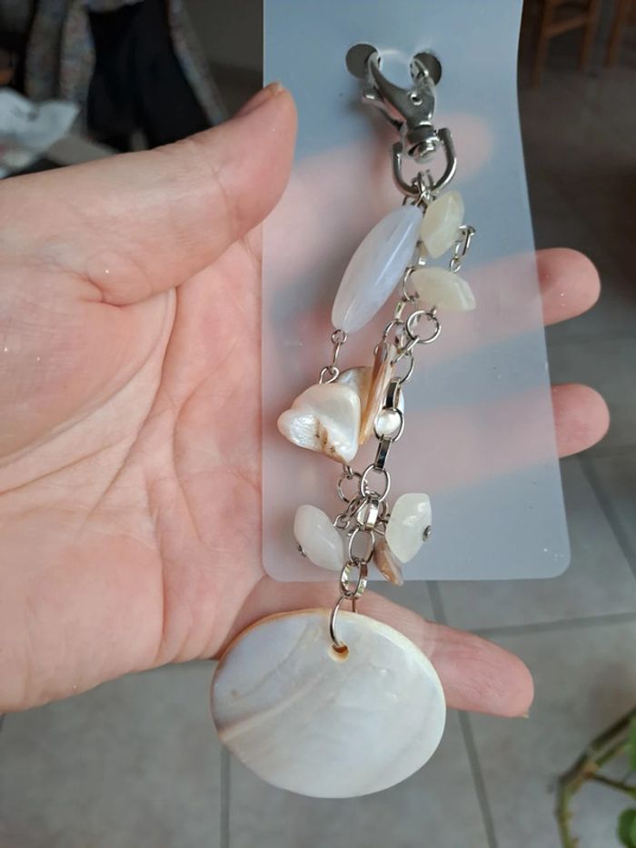 Bijou de sac ou porte clé ivoire et nacre