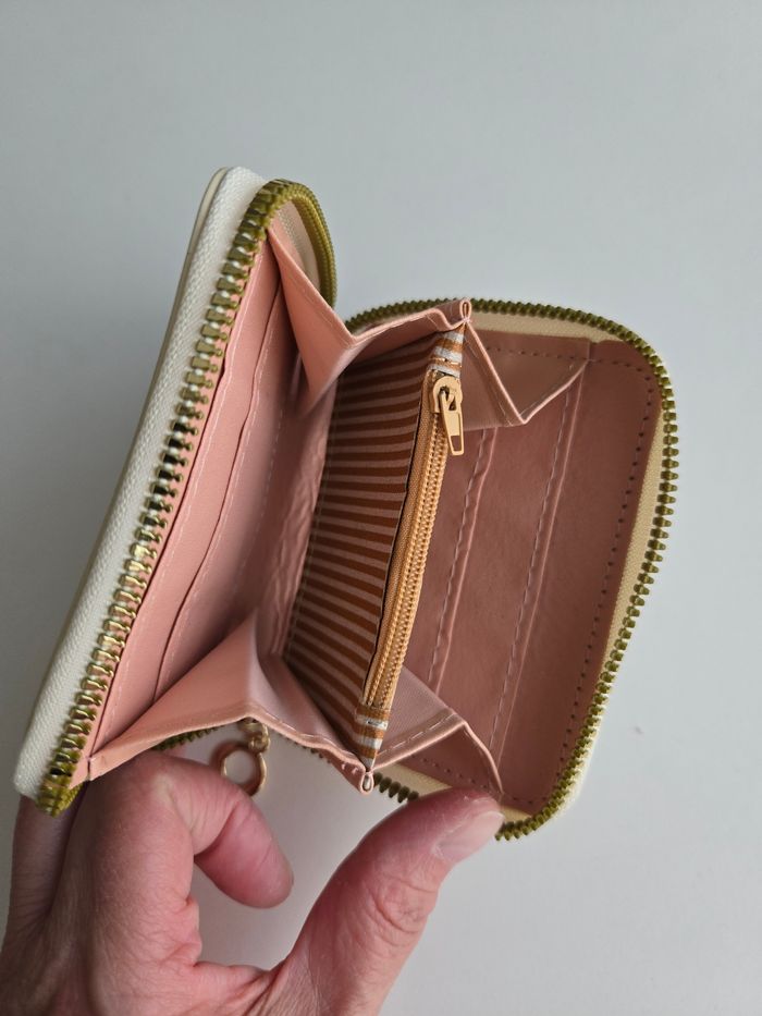 Porte-monnaie Hello Kitty NEUF - photo numéro 2