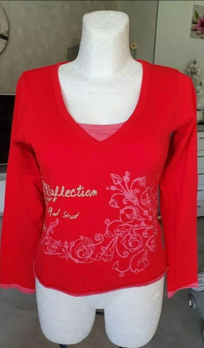 Beau T-shirt rouge marque Kalais taille 38/40. - photo numéro 4