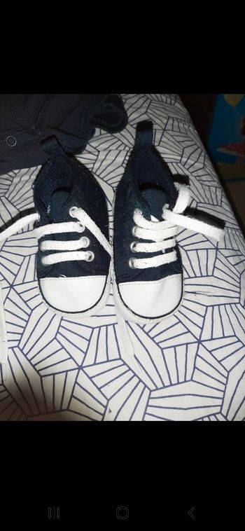 Chaussures taille 6/9 mois