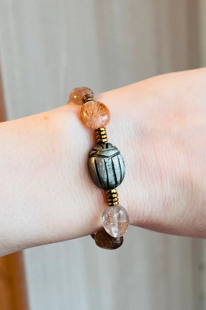 Bracelet amulette scarabée Pyrite et Quartz rutile