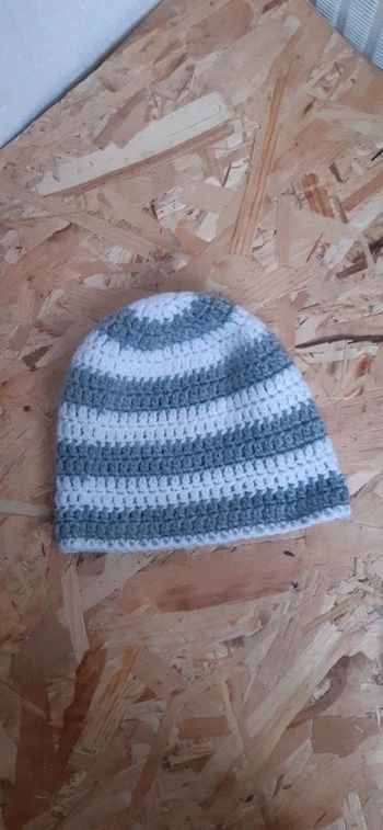 Bonnet neuf 3-6 mois 42cm