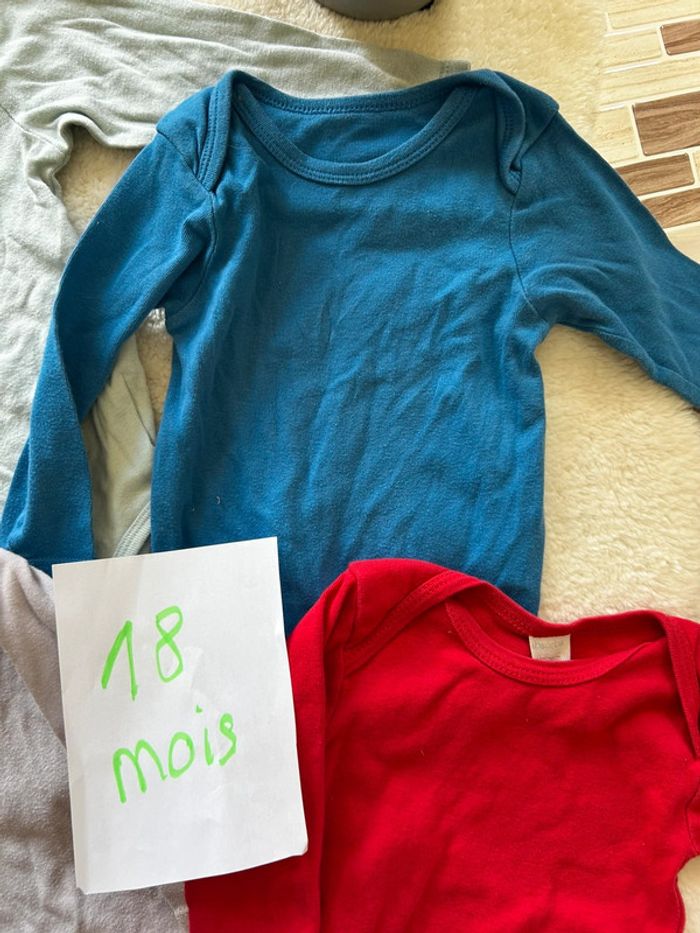 Lot de 4 bodies ~ 18 mois - photo numéro 5