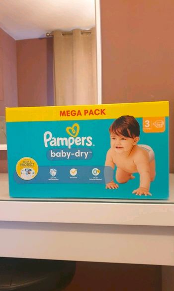 Couche Pampers taille 3