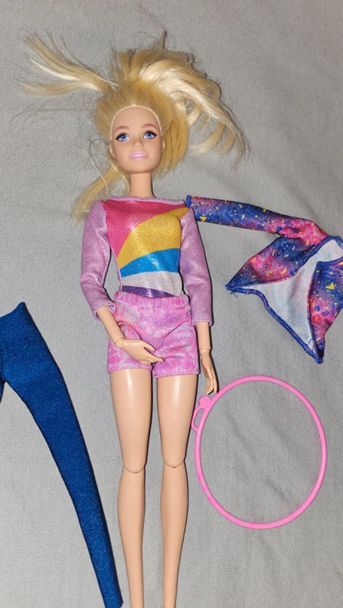 Barbie gymnaste et 5 accessoires - photo numéro 3