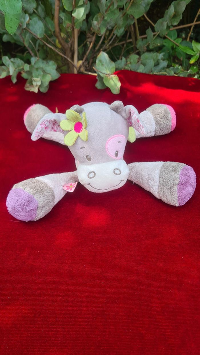 Doudou vache Nattou grise et rose avec cocard rose a l'œil