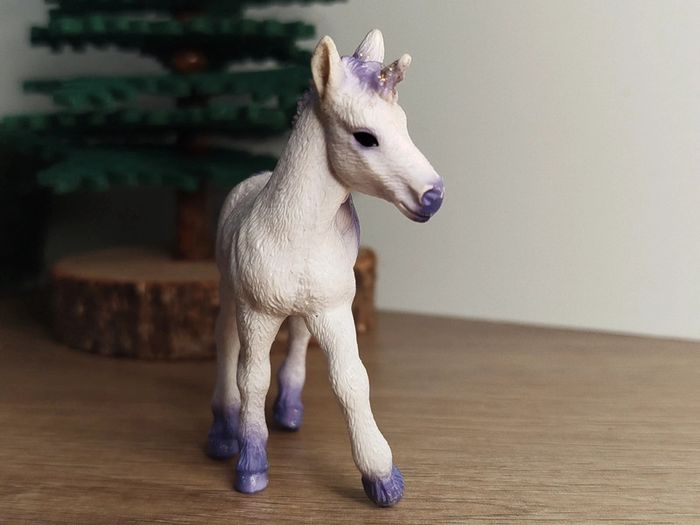 Figurine jeune licorne lilas Schleich Animal imaginaire Bayala - photo numéro 4
