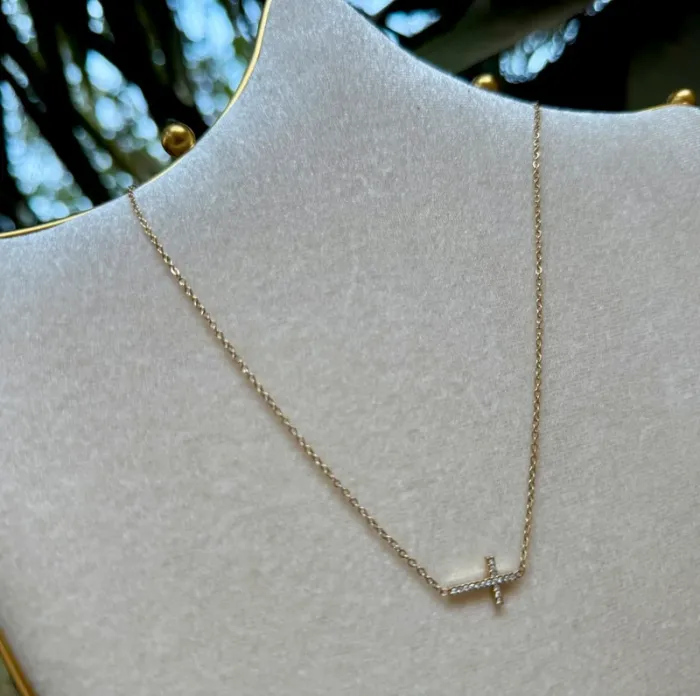 Collier chaîne réglable acier inoxydable or croix horizontale zircons - photo numéro 6