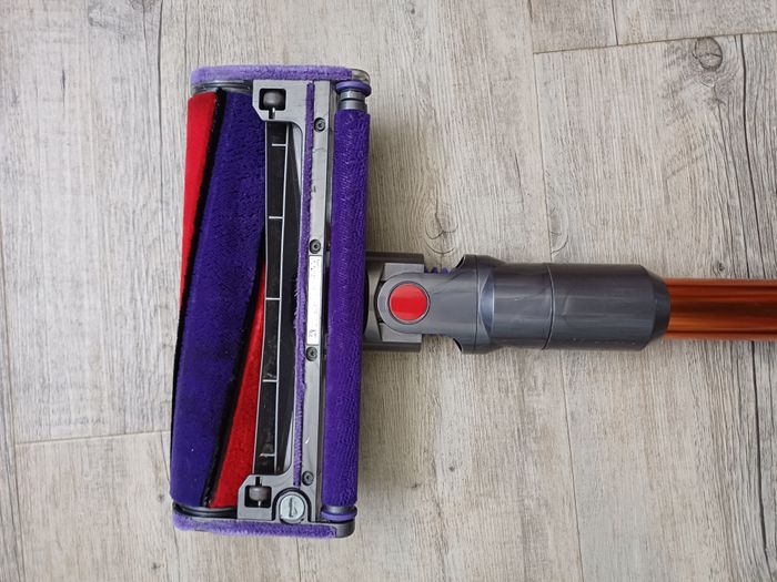 Tube Dyson + brosse fluffy, originaux, en très bon état - photo numéro 5