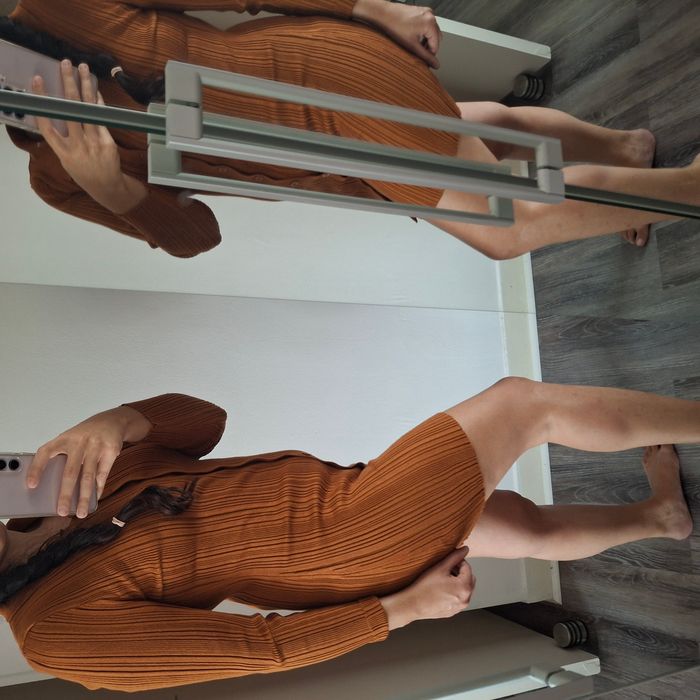 Robe en maille côtelée marron caramel à manches longues - Taille Unique - NEUF - C'est Monique - photo numéro 4