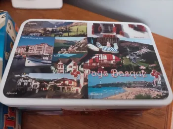 Boîte en métal rectangulaire