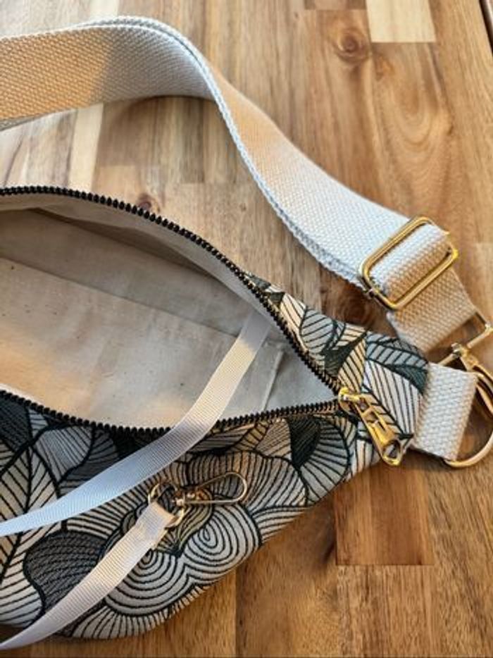 Sac banane en tissu jacquard - photo numéro 2