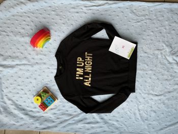 sweat noir manches longues inscription dorée devant XS fashion express