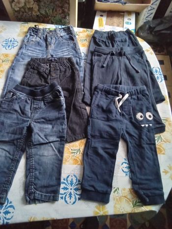 Lot pantalons garçons. T 18 mois