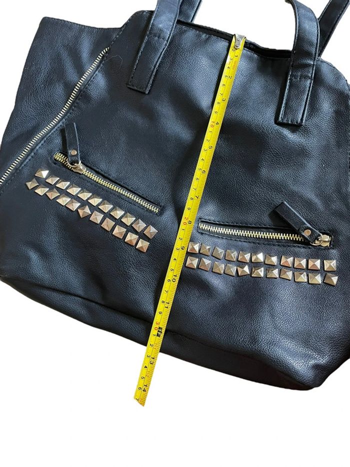 Sac noir cuir synthétique avec clous dorés très bon état - photo numéro 8