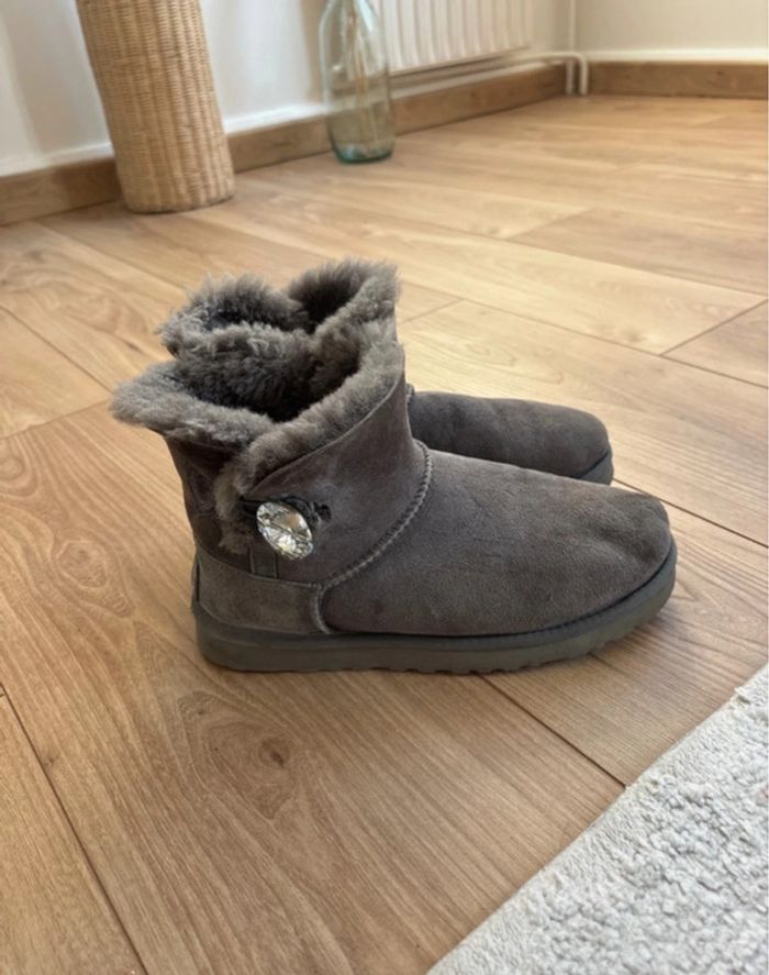 UGG mini Bailey Button Swarovski - photo numéro 3
