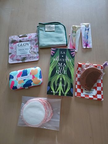 LOT ACCESSOIRES BEAUTE AVCE TROUSSE MANUCURE ET AUTRES